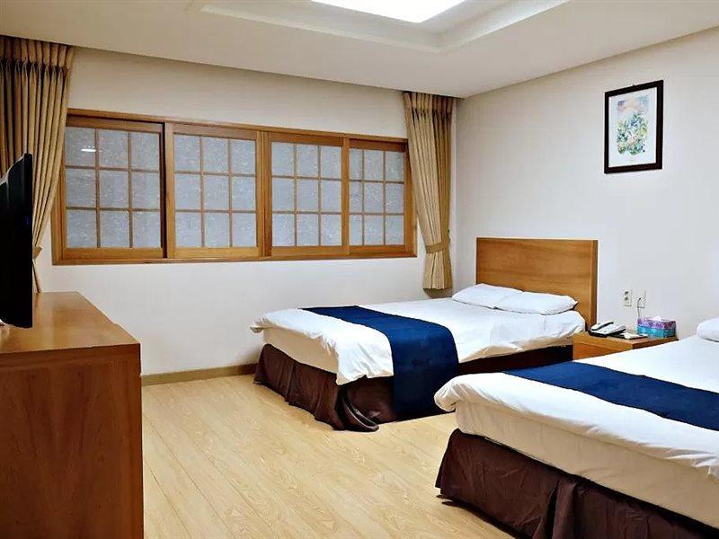 Jeju Parkside Tourist Hotel Exterior photo
