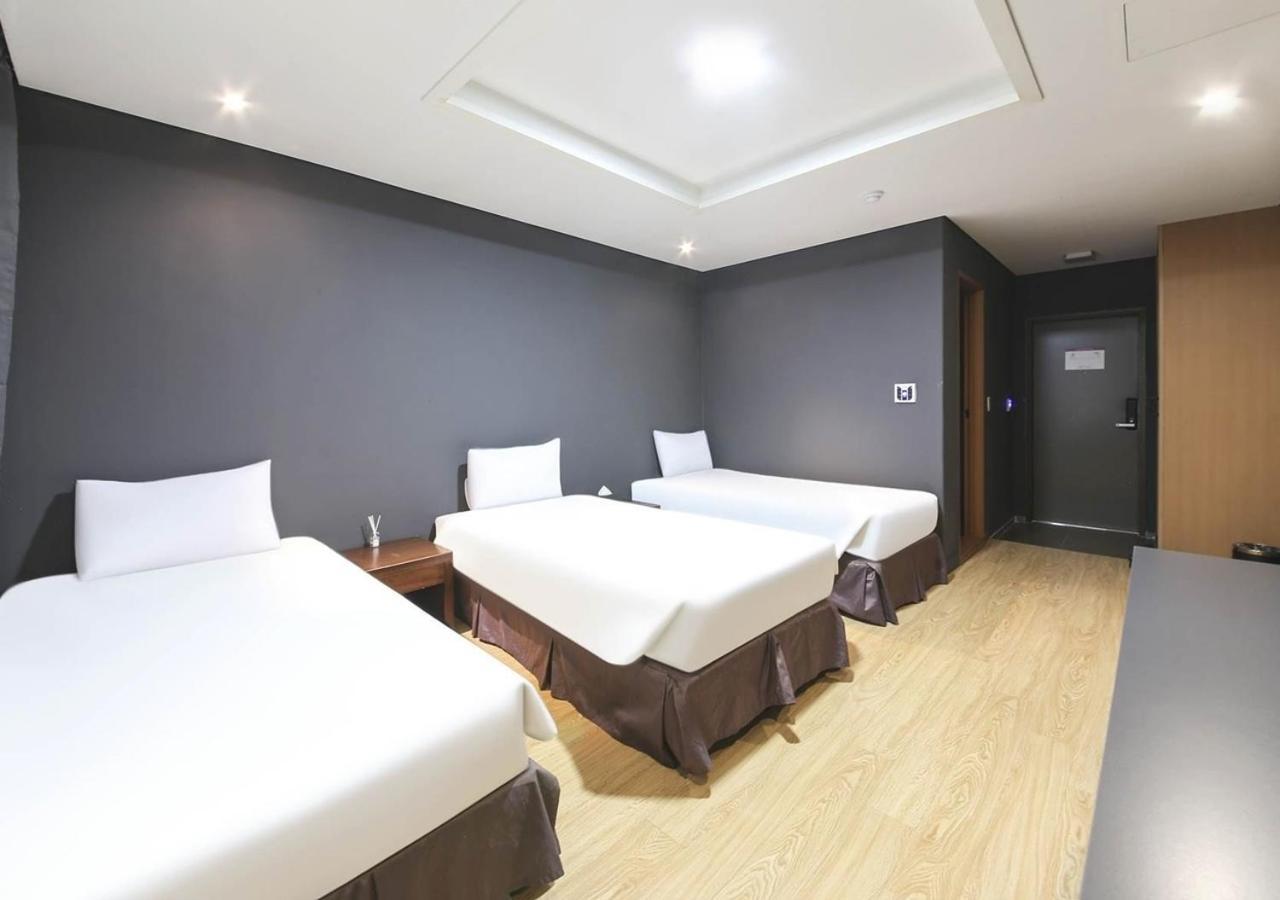 Jeju Parkside Tourist Hotel Exterior photo