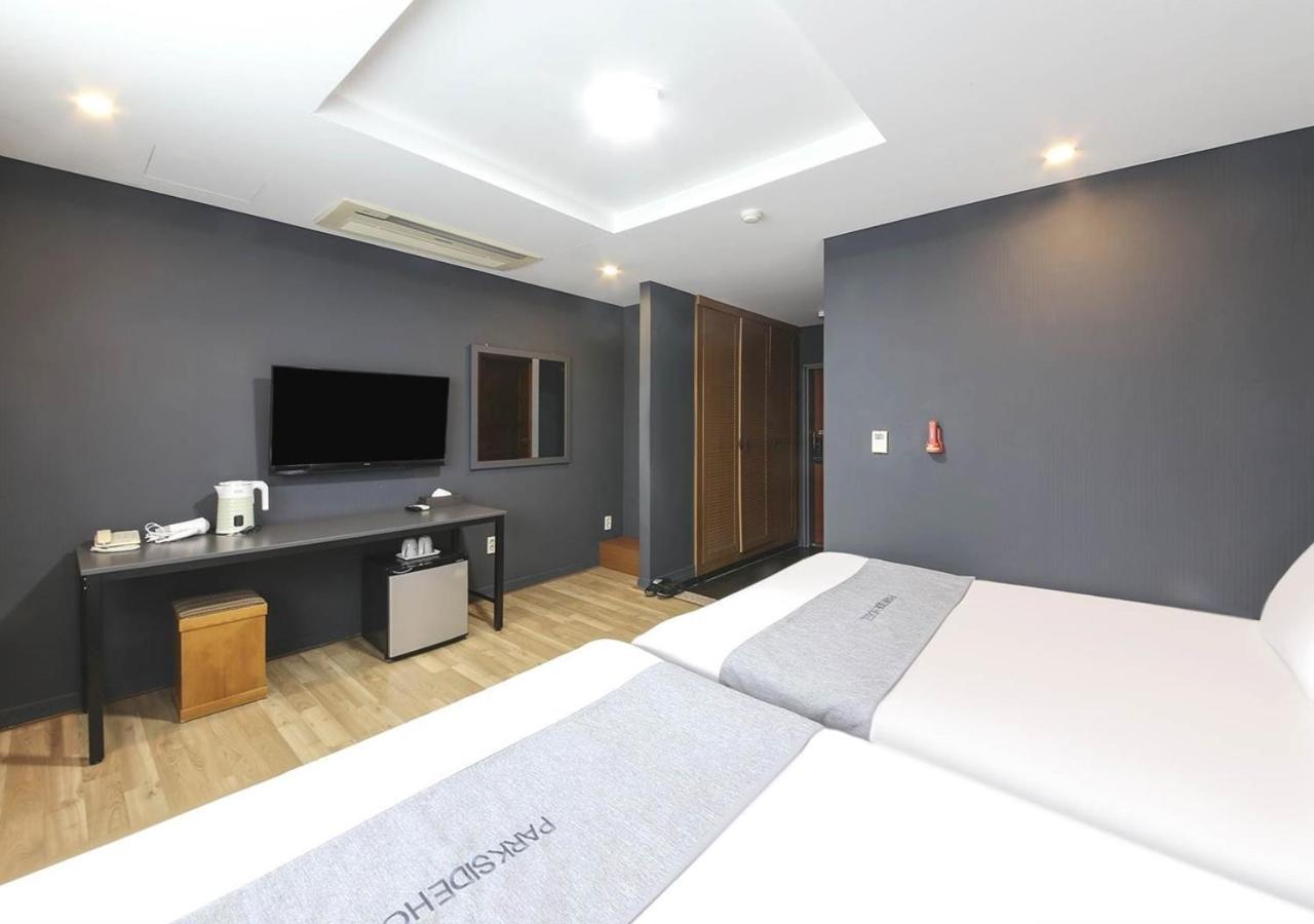 Jeju Parkside Tourist Hotel Exterior photo