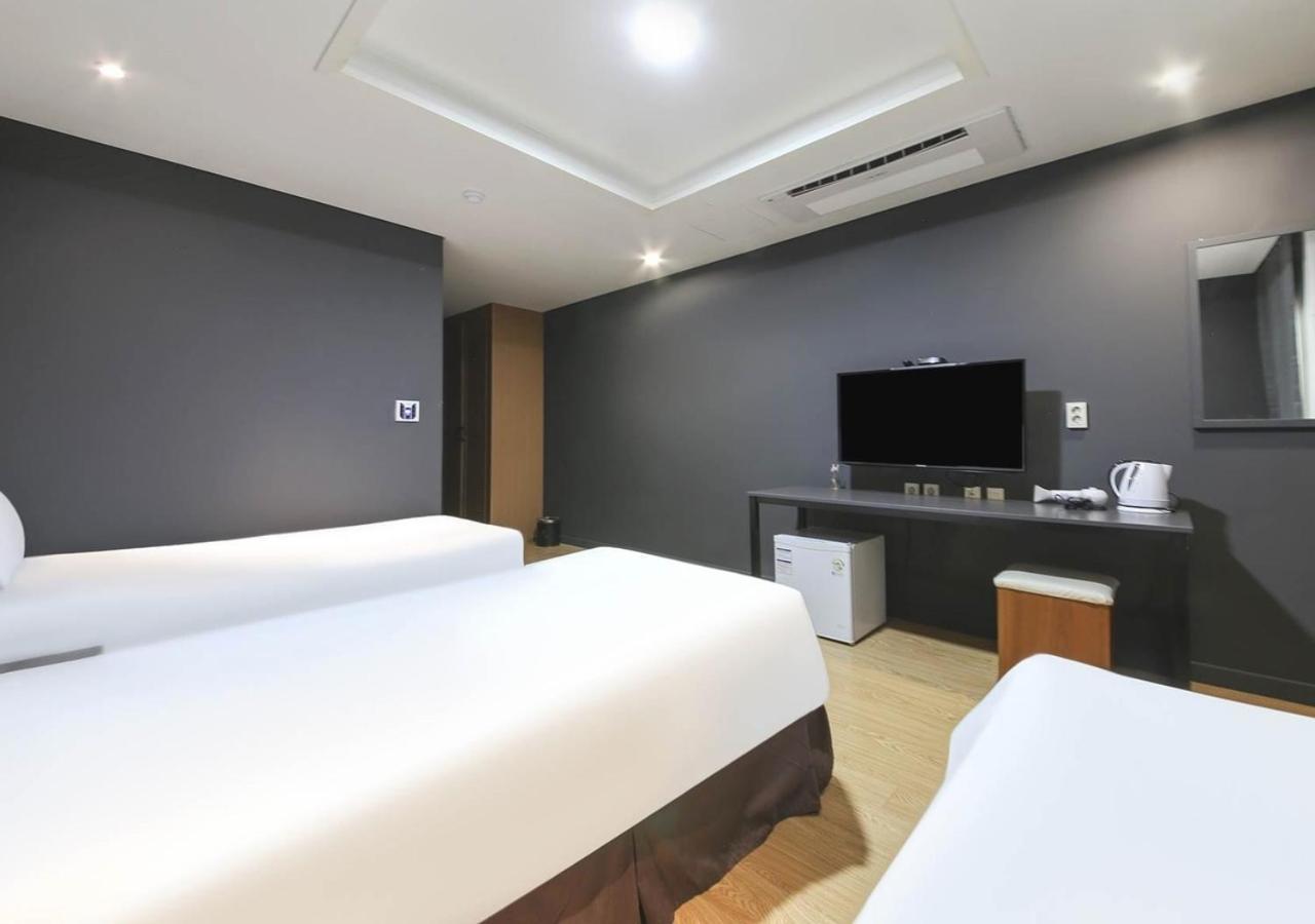 Jeju Parkside Tourist Hotel Exterior photo